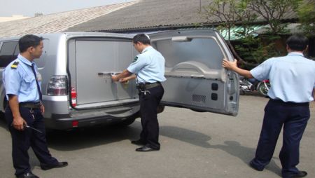 Bảo vệ chuyển tiền